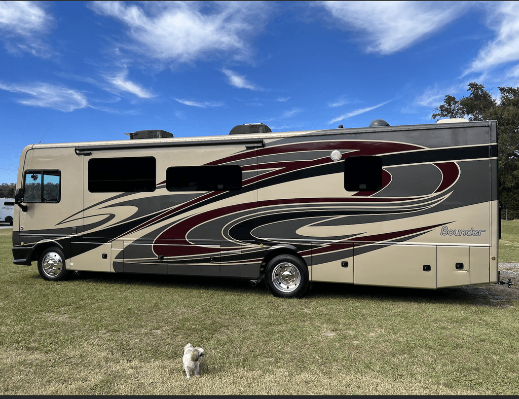 2018 Fleetwood Bounder 34S - National Vehicle