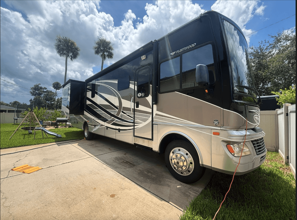 2015 Fleetwood Bounder 35K - National Vehicle