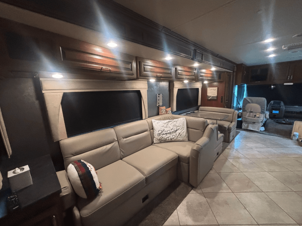 2015 Fleetwood Bounder 35K - National Vehicle
