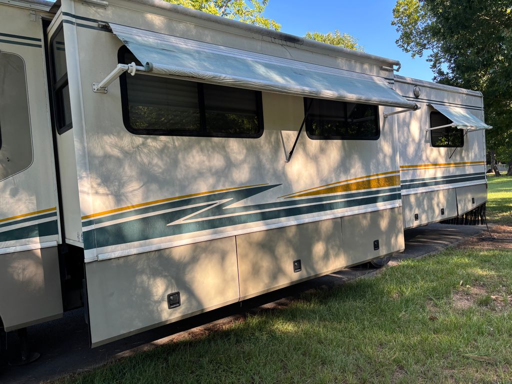 2003 Fleetwood Bounder 36D - National Vehicle