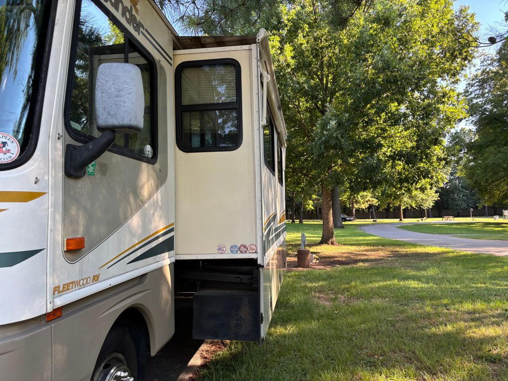 2003 Fleetwood Bounder 36D - National Vehicle
