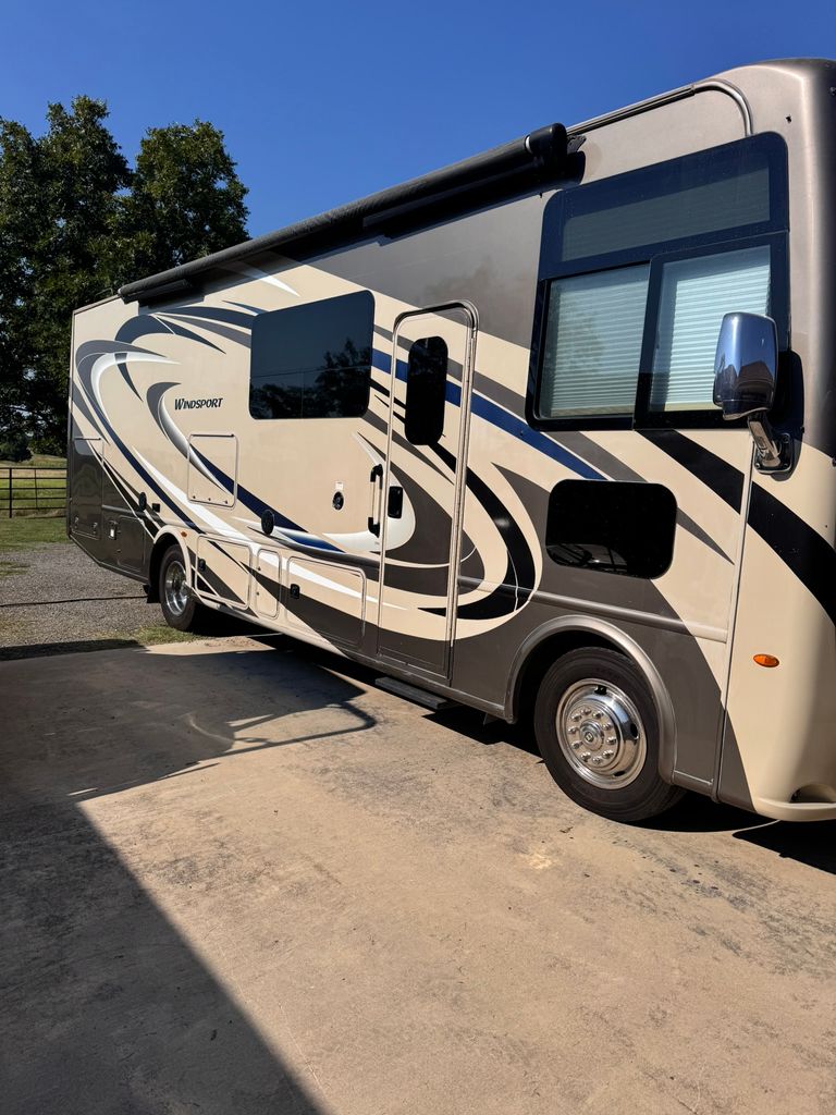 2018 Thor Motor Coach Windsport 29M - National Vehicle