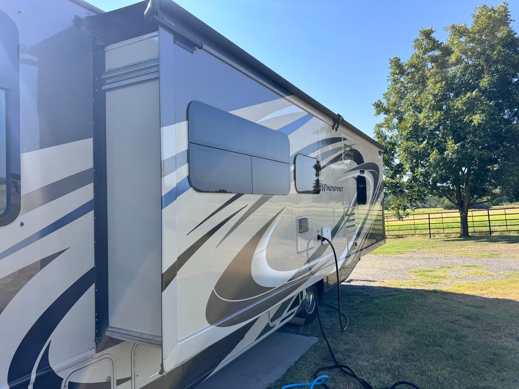 2018 Thor Motor Coach Windsport 29M - National Vehicle