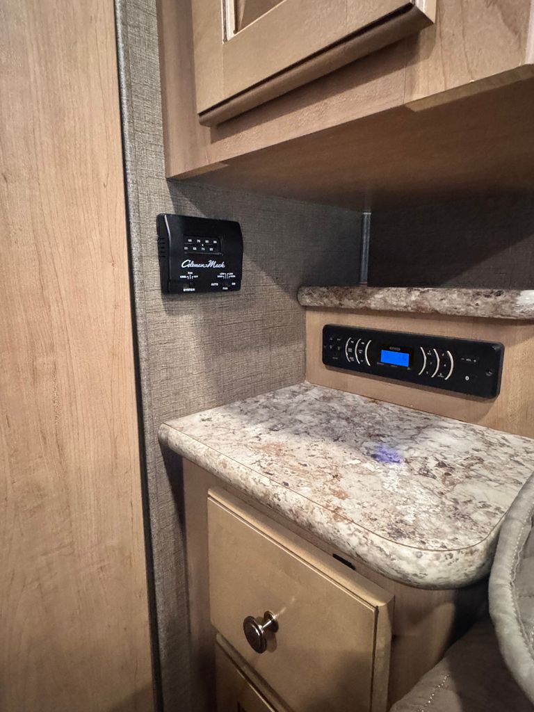 2018 Thor Motor Coach Windsport 29M - National Vehicle