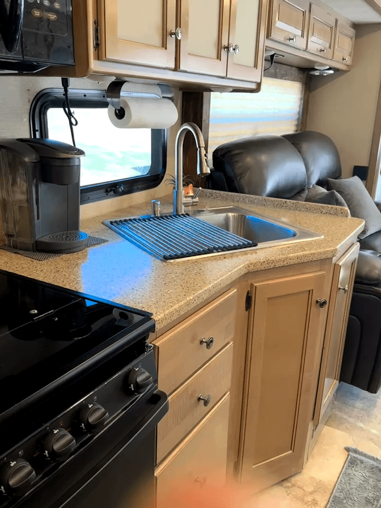 2018 Thor Motor Coach Windsport 29M - National Vehicle