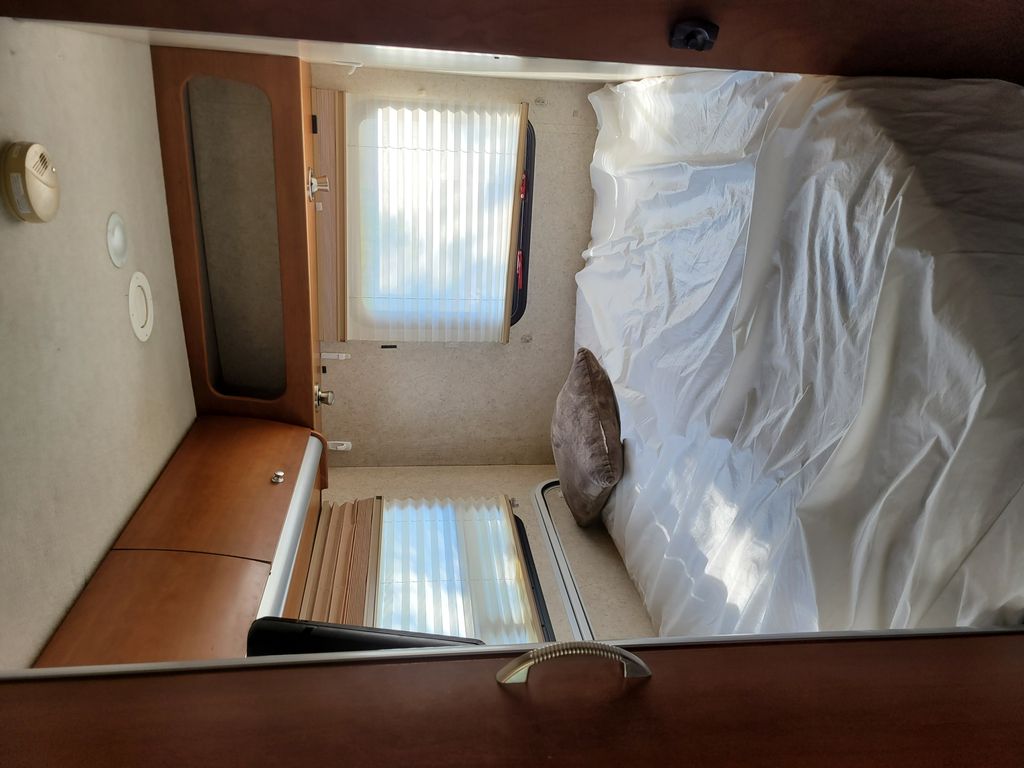 2010 Itasca Navion 24J - National Vehicle