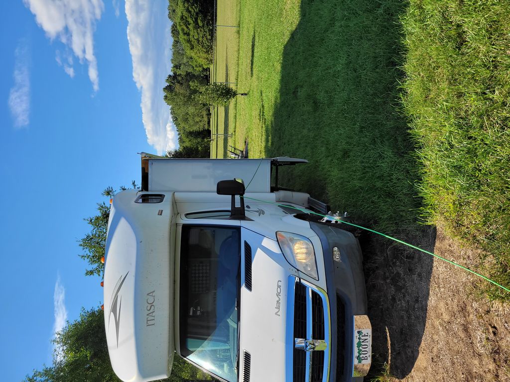 2010 Itasca Navion 24J - National Vehicle