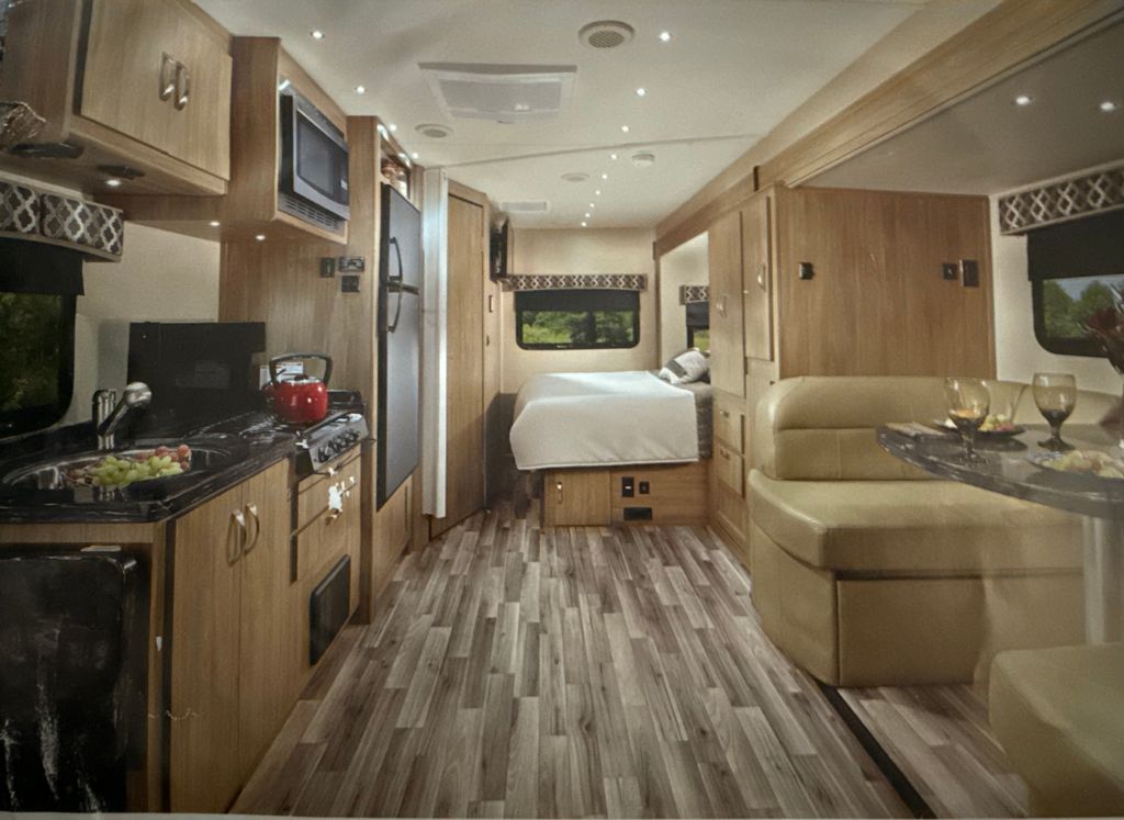 2016 Dynamax Isata 3 24FWM - National Vehicle