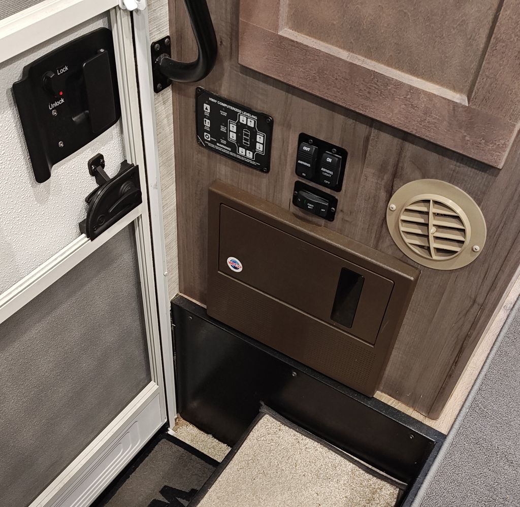 2022 Winnebago Minnie Winnie 26T - National Vehicle