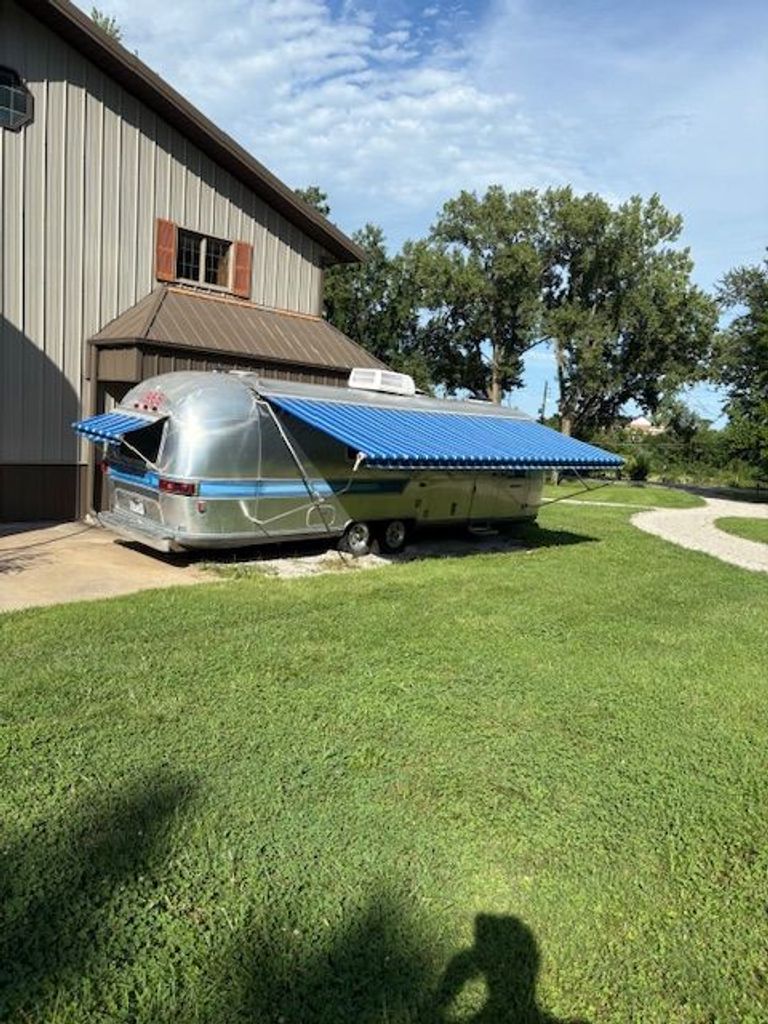 1985 Airstream Sovereign 31 - National Vehicle