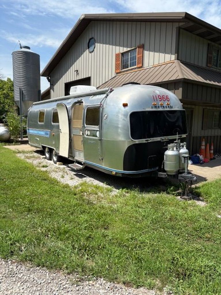 1985 Airstream Sovereign 31 - National Vehicle