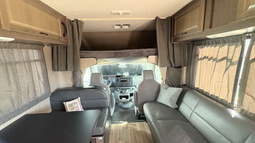 20枚 2019 Thor Motor Coach Majestic 28A - National Vehicle