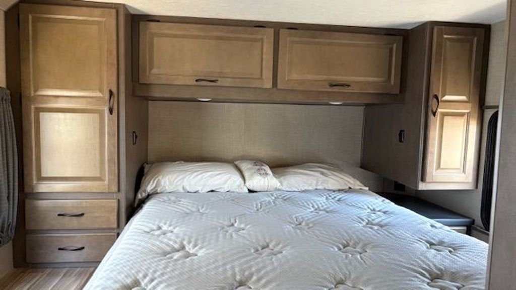 2019 Thor Motor Coach Majestic 28A - National Vehicle