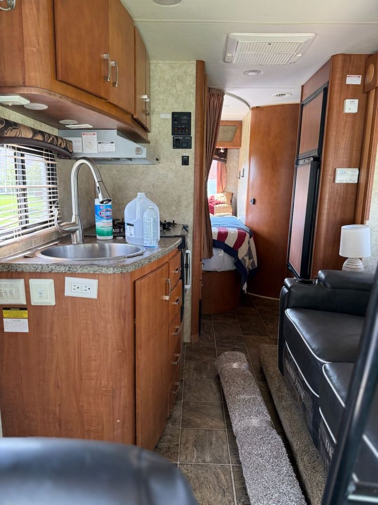 2010 Jayco Precept 24DSS - National Vehicle
