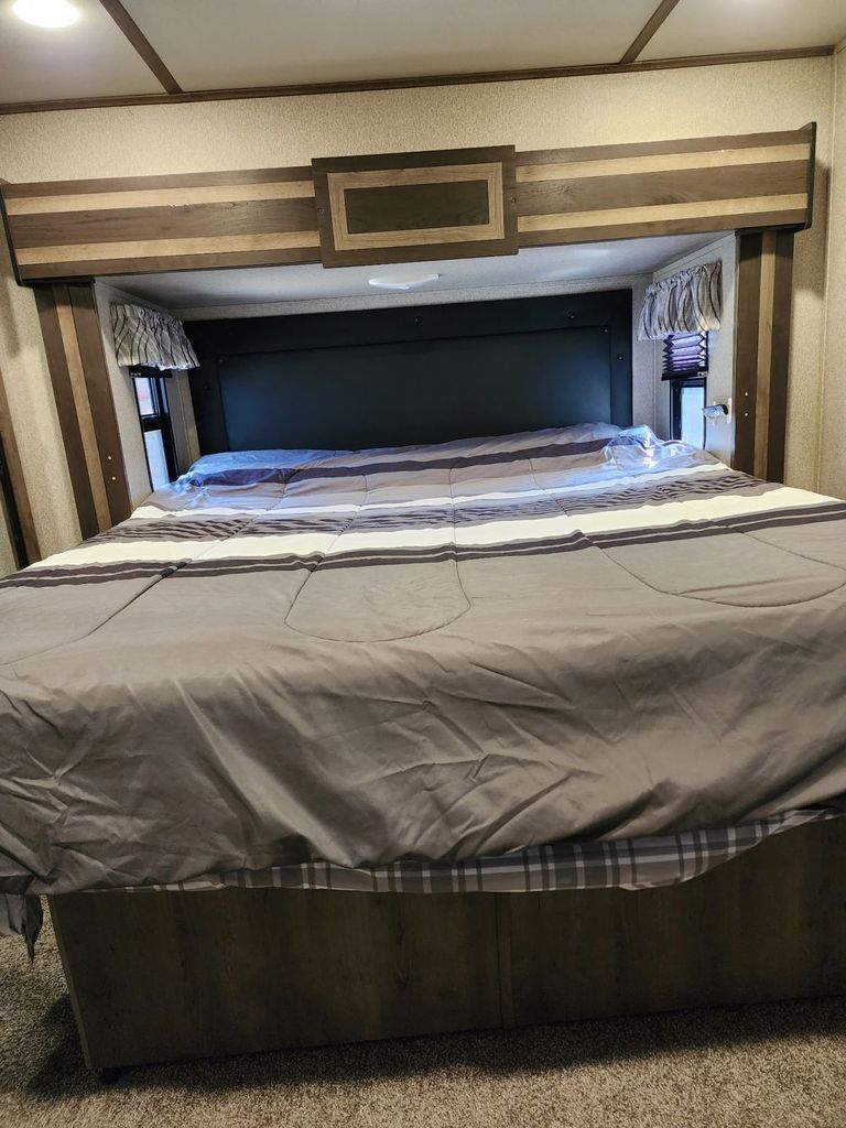 2019 Keystone Sprinter Limited 3551FWMLS - National Vehicle