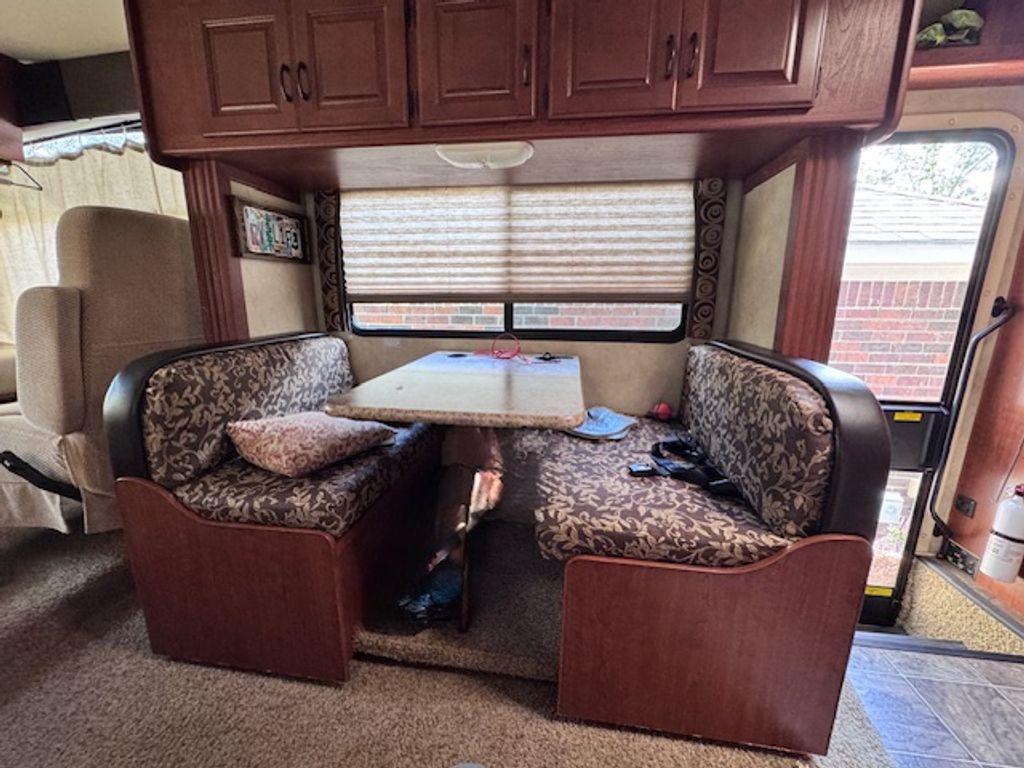 2011 Four Winds Hurricane 31D - National Vehicle