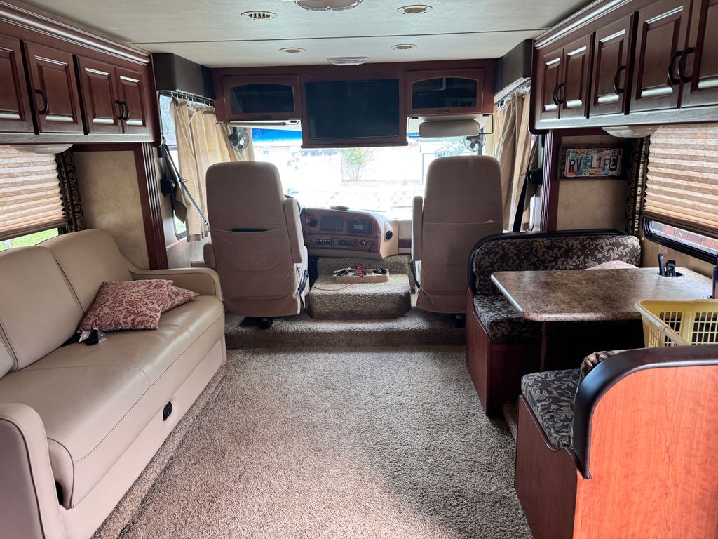 2011 Four Winds Hurricane 31D - National Vehicle