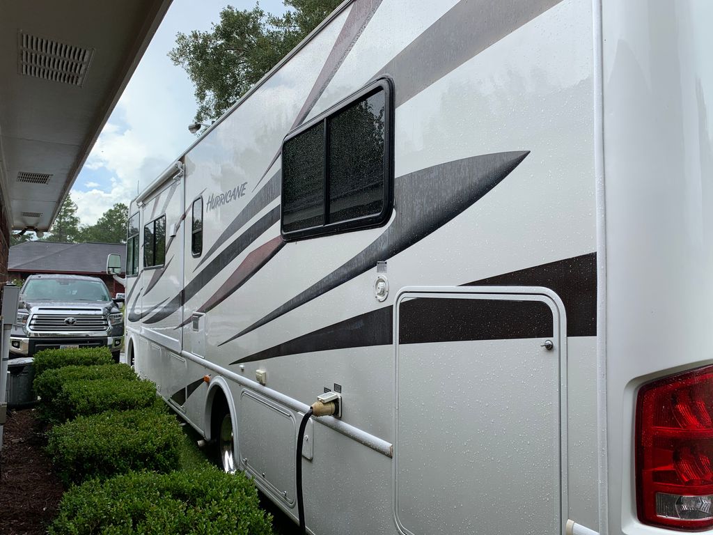 2011 Four Winds Hurricane 31D - National Vehicle
