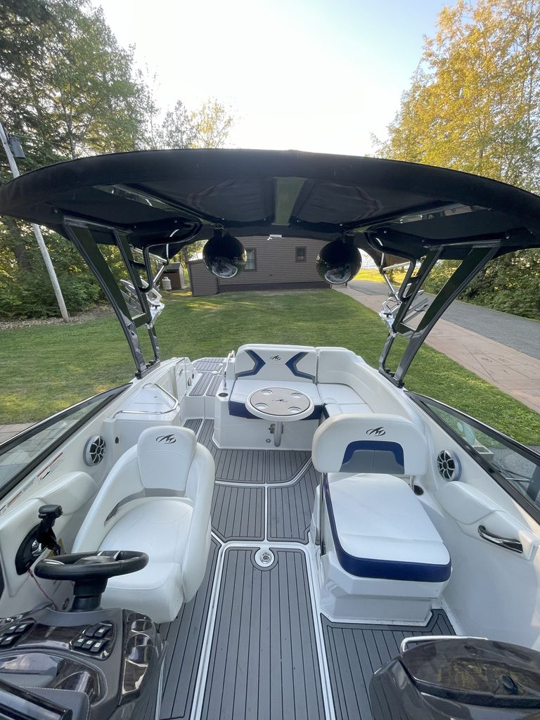 2017 Monterey M4 - National Vehicle