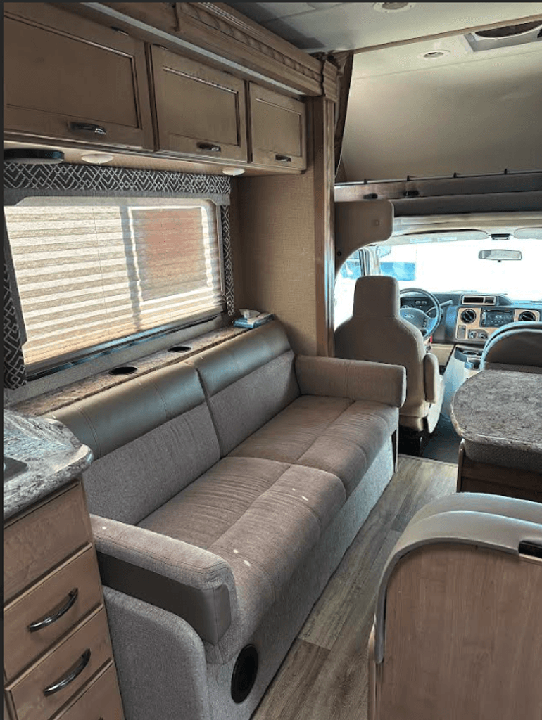 2018 Thor Motor Coach Chateau 30D - National Vehicle