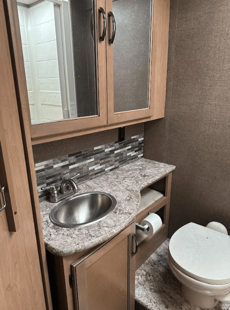 2018 Thor Motor Coach Chateau 30D - National Vehicle