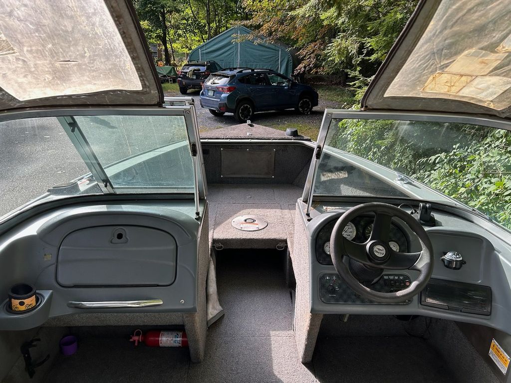 ベッド 2004 Lund Adventure Sport 1700 - National Vehicle