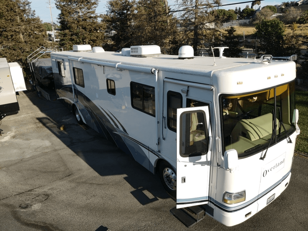 2000 Odessa Overland Lorado 4144 - National Vehicle