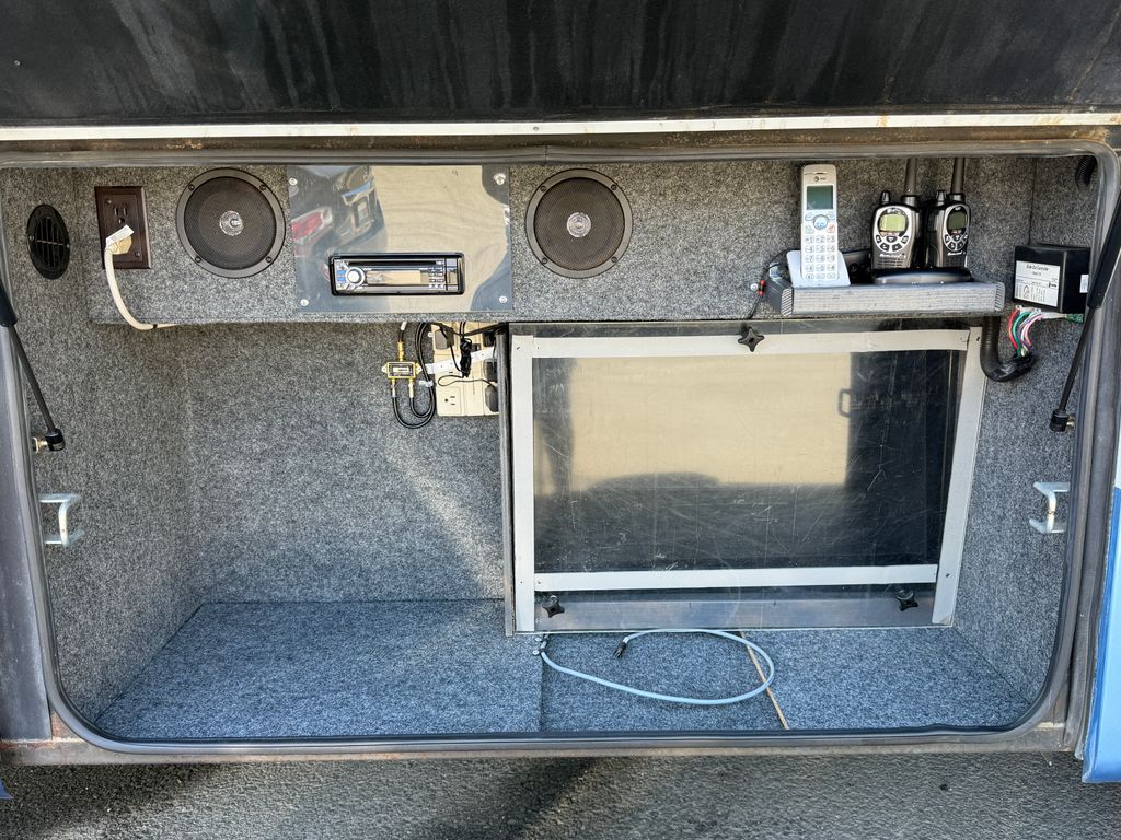 2000 Odessa Overland Lorado 4144 - National Vehicle