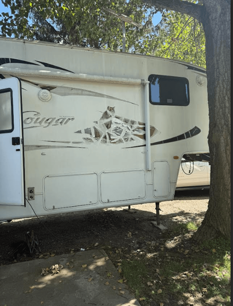 ディーゼル 2011 Keystone Cougar 326MKS - National Vehicle