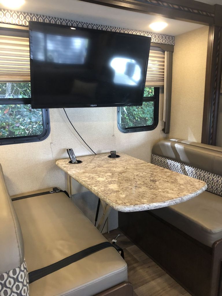 2018 Thor Motor Coach Freedom Elite 29FE - National Vehicle