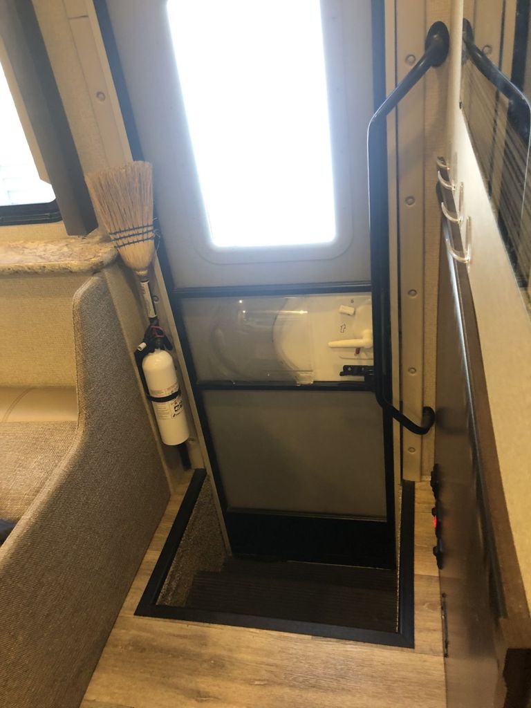 2018 Thor Motor Coach Freedom Elite 29FE - National Vehicle