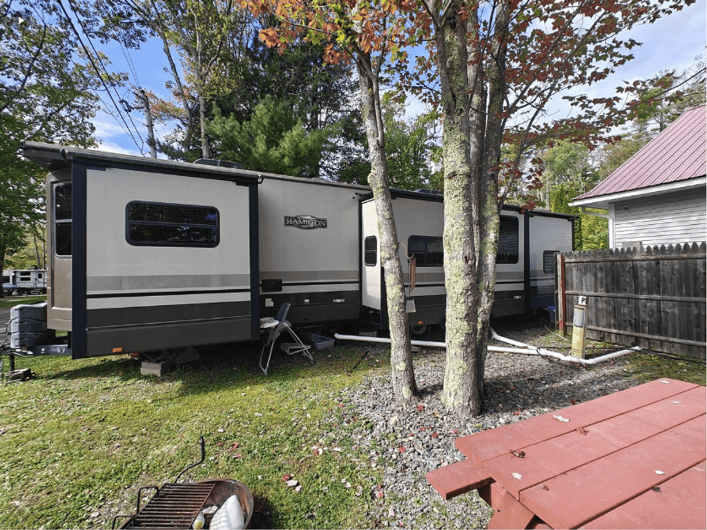 2016 Crossroads Hampton Destination HT381QB - National Vehicle
