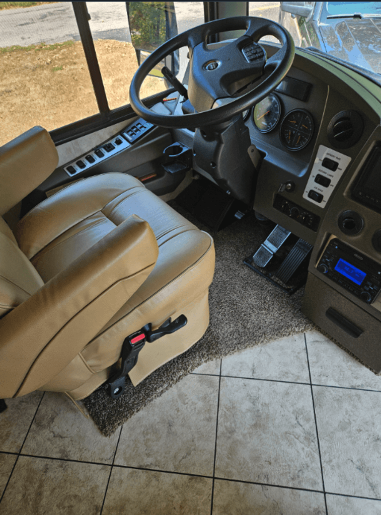 写真3 2010 Winnebago Journey Express 34Y - National Vehicle