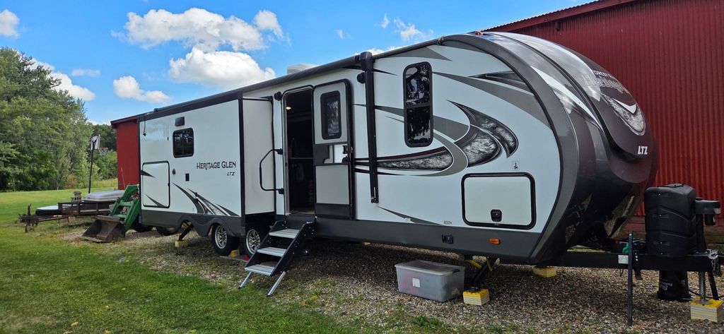 2019 Forest River Wildwood Heritage Glen LTZ 272RL - National Vehicle
