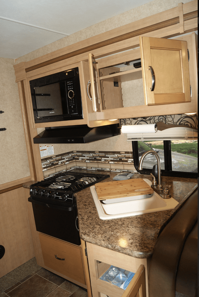 るる 2017 Thor Motor Coach Four Winds 29G - National Vehicle