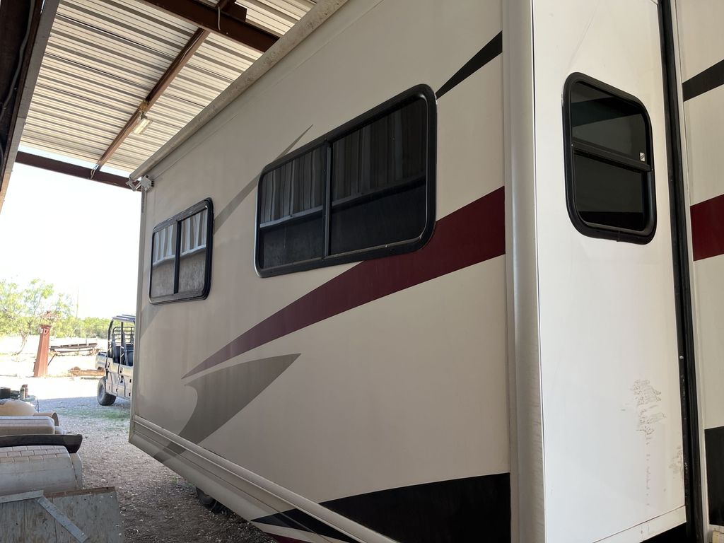 2006 Damon Challenger 372 - National Vehicle