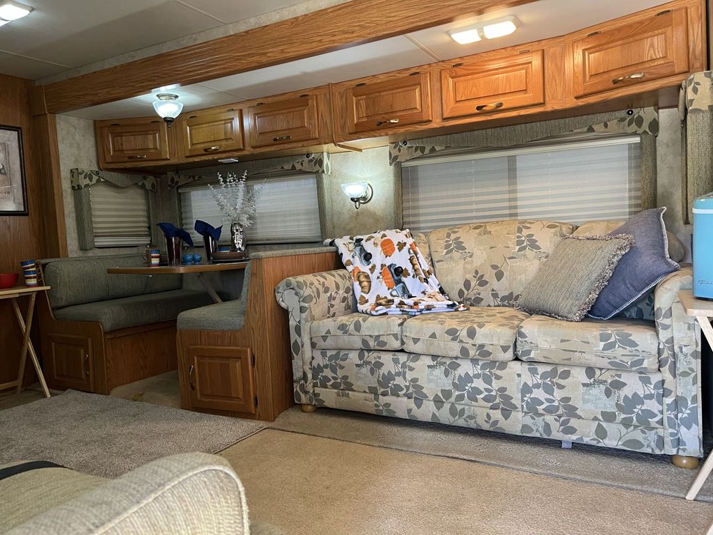 2006 Damon Challenger 372 - National Vehicle