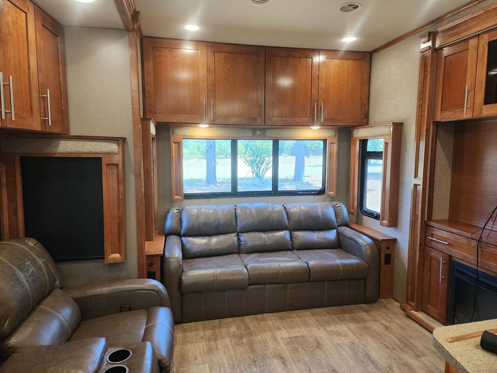 2016 Vanleigh Vilano 365RL - National Vehicle