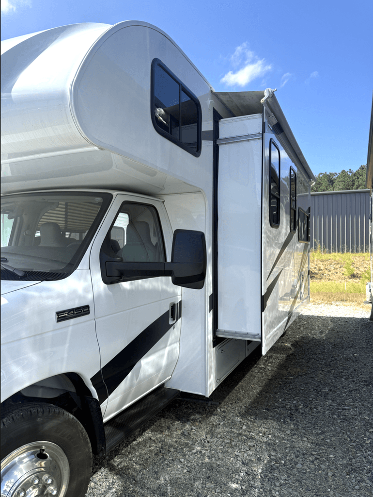 2024 Thor Motor Coach Chateau 28Z - National Vehicle