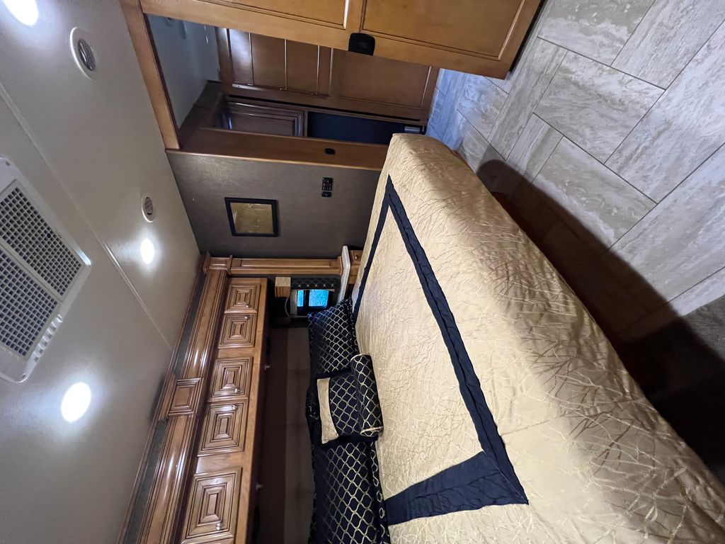 2015 Thor Motor Coach Tuscany XTE 40GQ - National Vehicle
