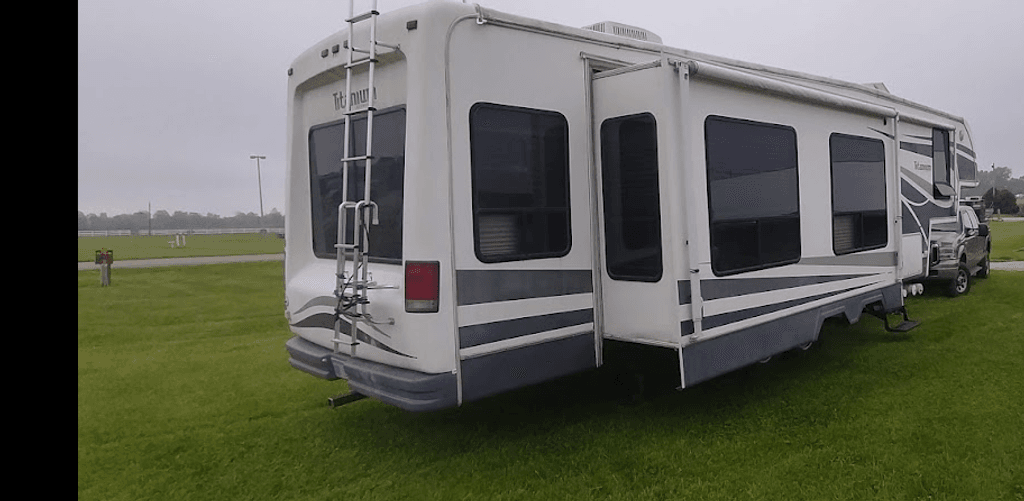 2006 Glendale Titanium 34E39QS - National Vehicle