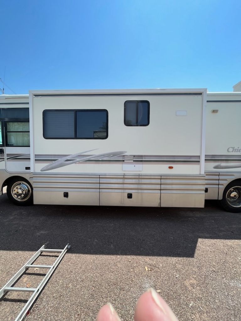 ちえ 1998 Winnebago Chieftain 36WL - National Vehicle