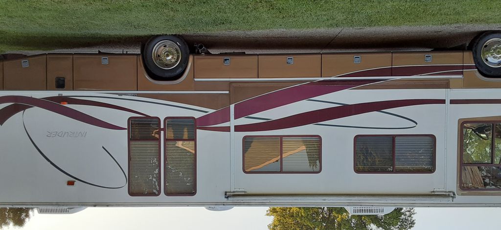 2001 Damon Intruder 349 - National Vehicle