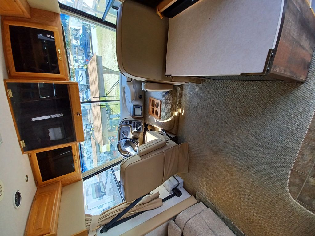 或 2004 National RV Sea Breeze 8321LX - National Vehicle
