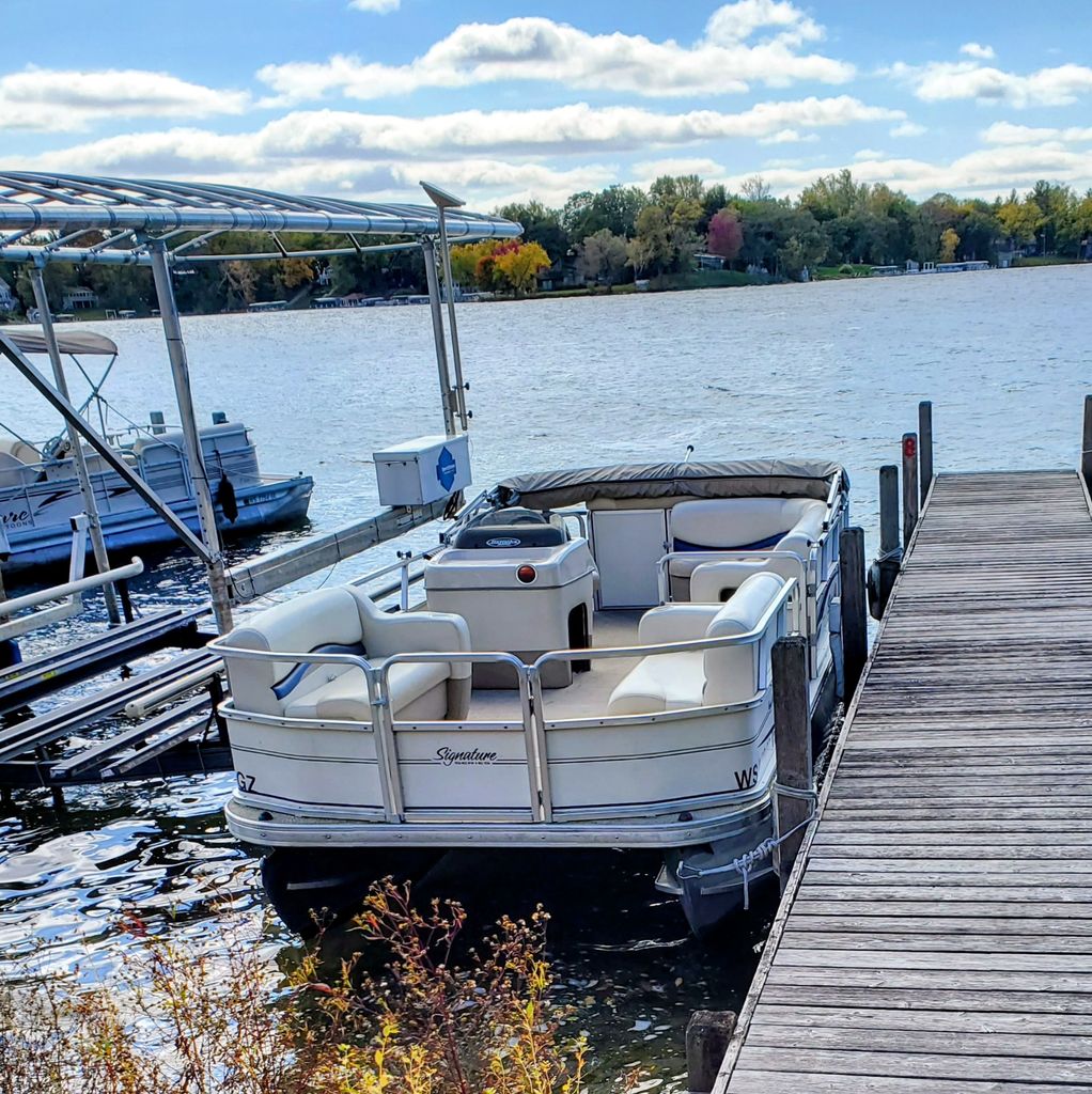 2005 Sun Tracker Party Barge 21 Signature - National Vehicle