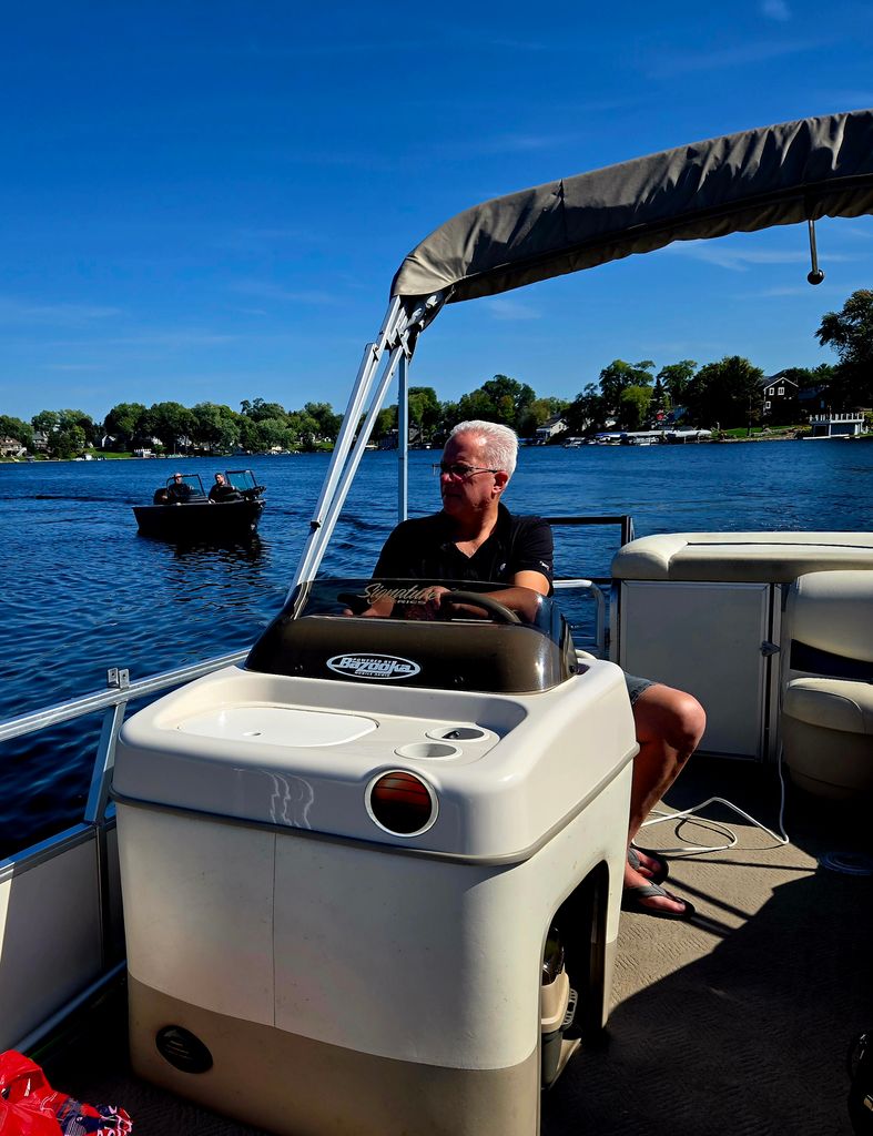 2005 Sun Tracker Party Barge 21 Signature - National Vehicle