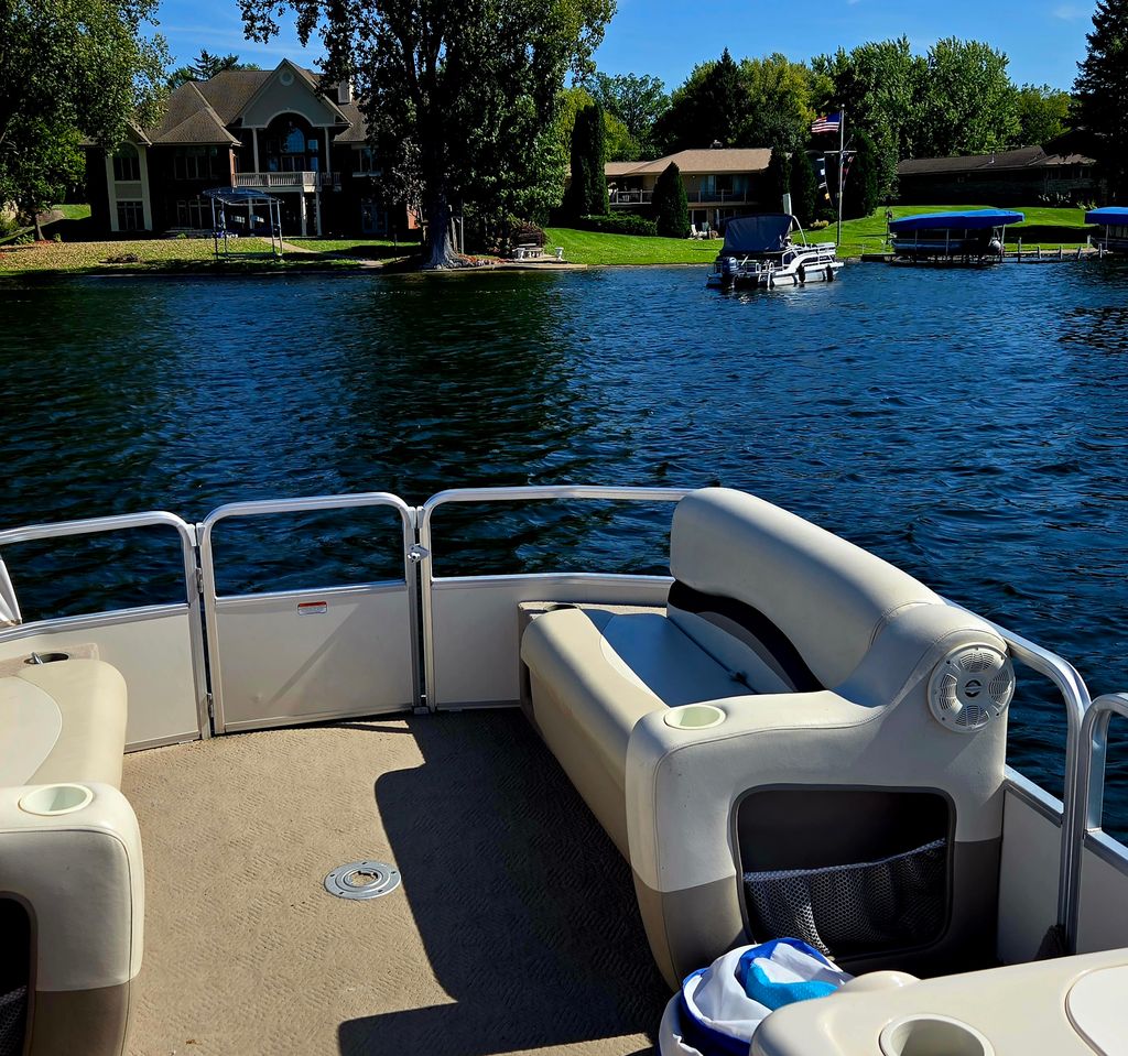2005 Sun Tracker Party Barge 21 Signature - National Vehicle