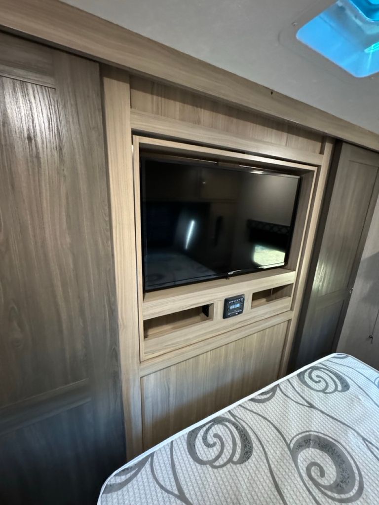 2021 Coachmen Freedom Express Ultra Lite 231RBDS - National Vehicle