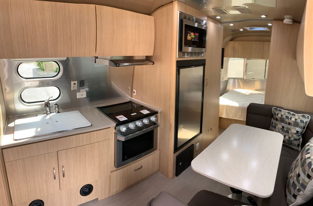 ホームランストーブ 2020 Airstream Flying Cloud 23FB - National Vehicle