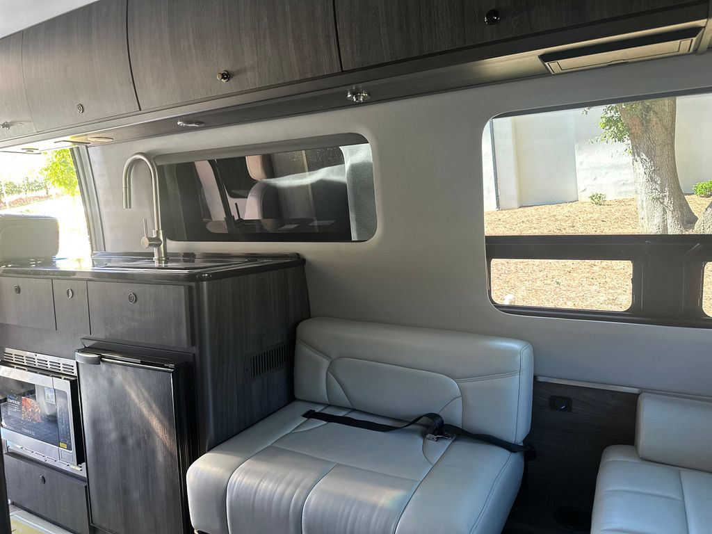 メイプル 2023 Grech RV Terreno Lounge - National Vehicle